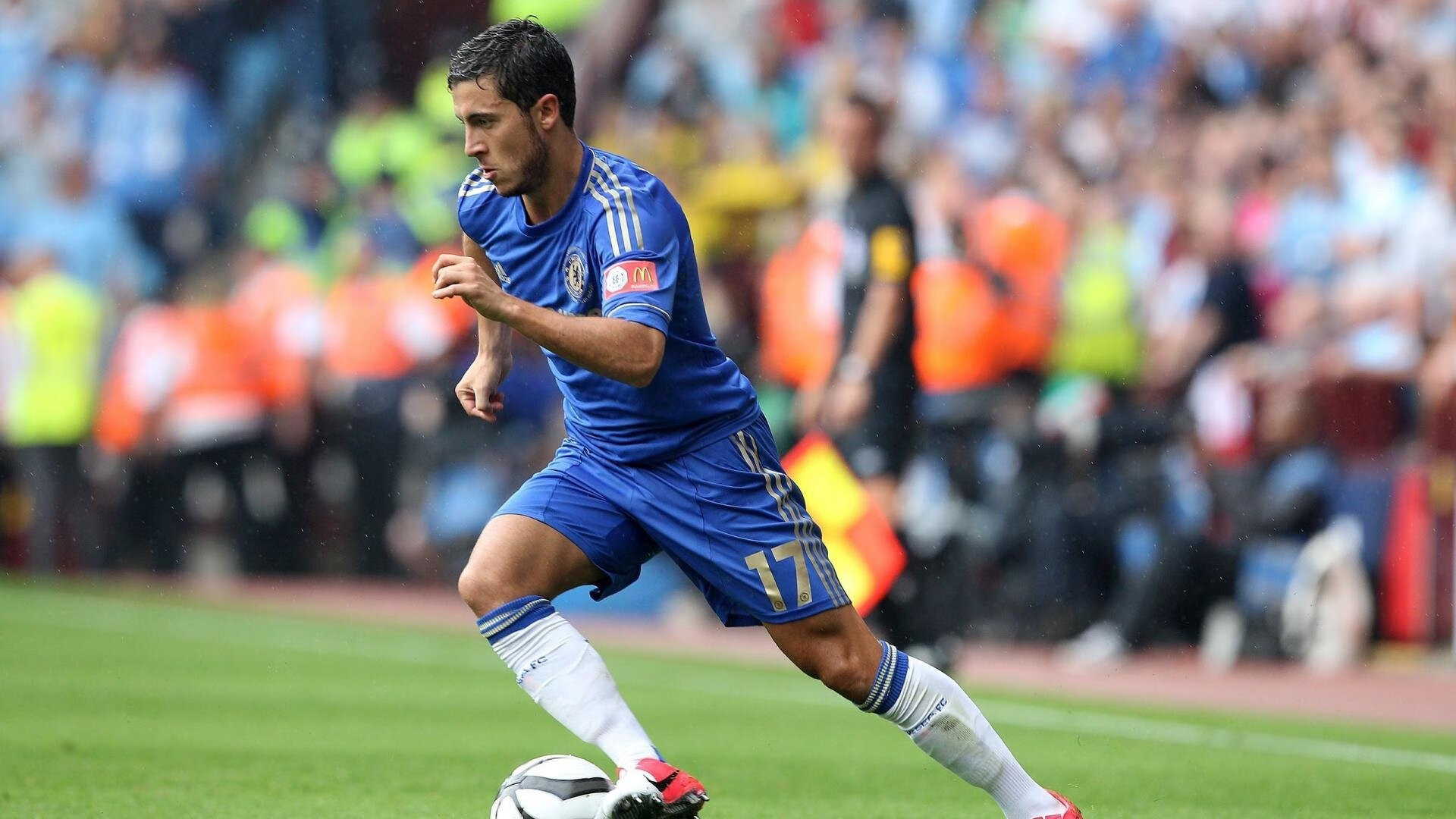 开云app下载教程-五大联赛中场争夺激烈程度是否决定观赏性高低，五大联赛场地大小